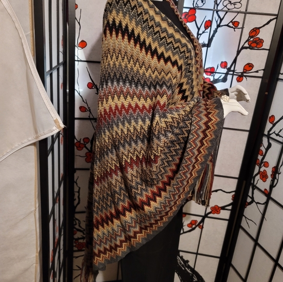 WOVEN HEART LADIES SHAWL WRAP WITH TASSELED SHAG/SIZE SMALL MEDIUM - Picture 13 of 14